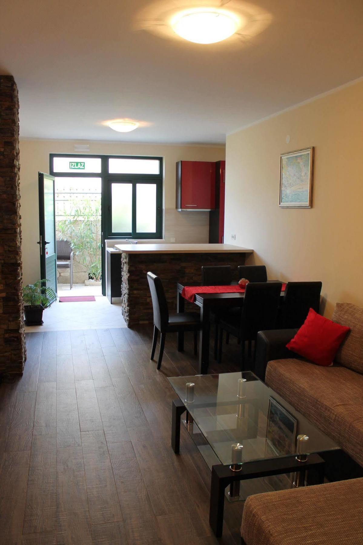 Logos Appartement *
