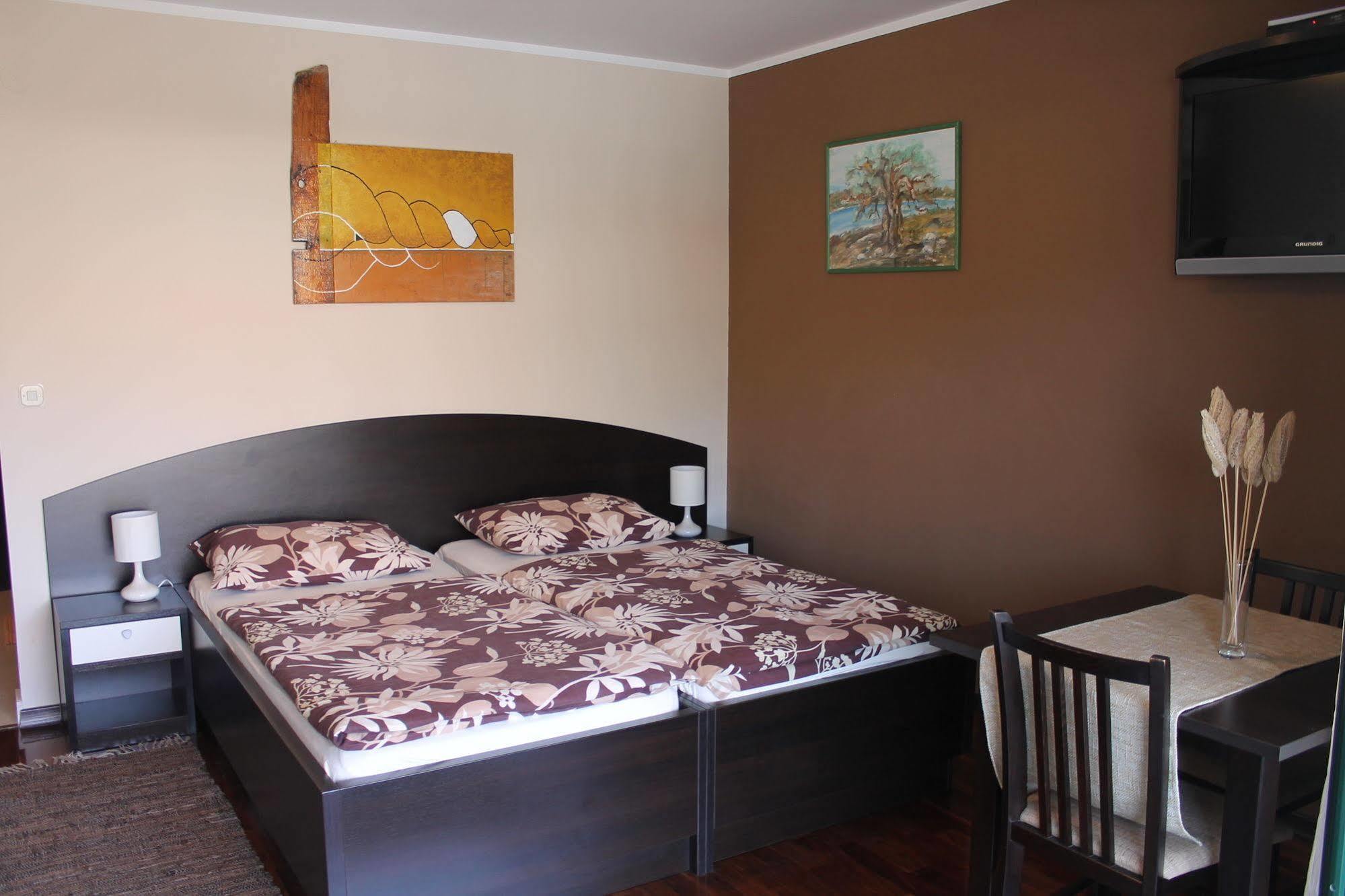 Logos Appartement *
